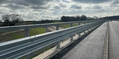 Saferoad's H2W3 Safestar Parapet.