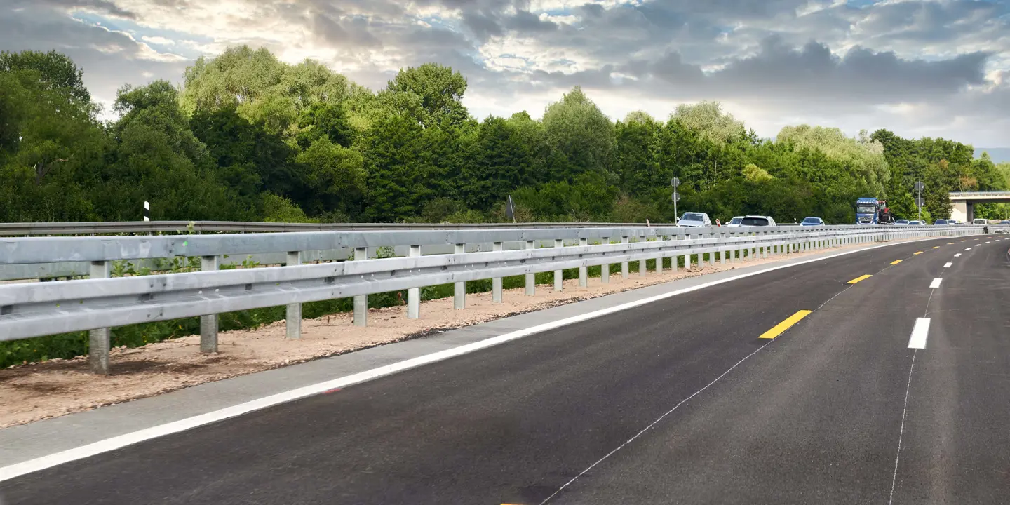 Saferoad Rückhaltesystem für mehr Straßensicherheit
