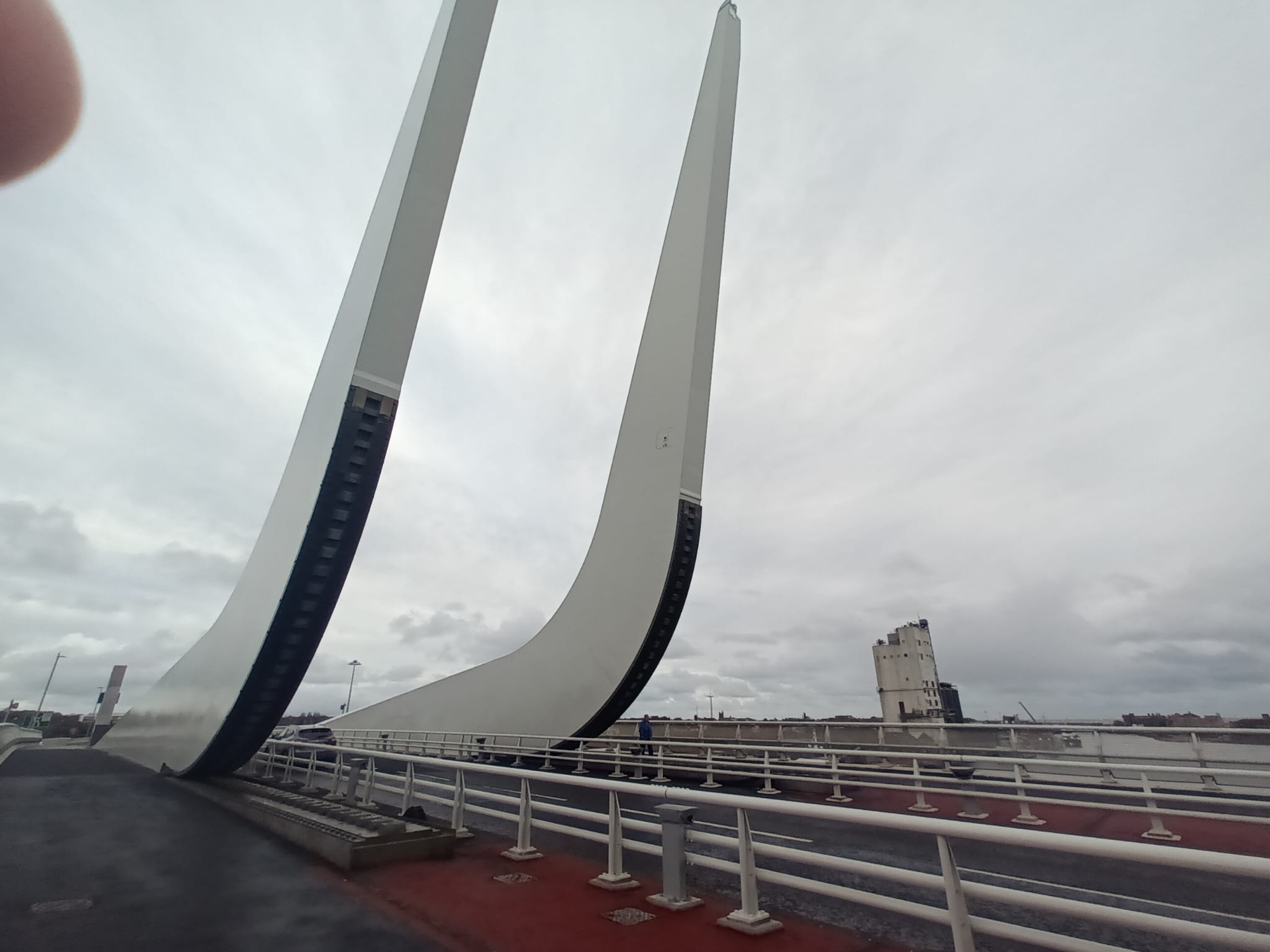 Saferoad Enhances Safety on the Iconic Gull Wing Bridge