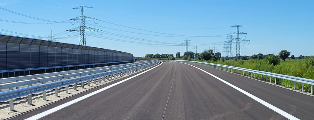 Schutzplanken auf der A 26