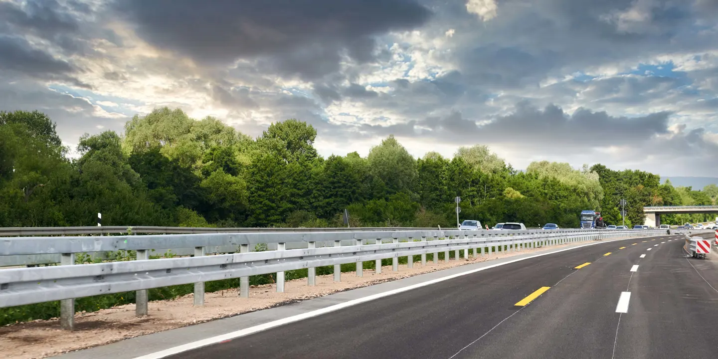 Fahrzeugrückhaltesysteme aus Stahl